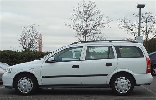 Vaux Astra G C 2000 Est Side 700