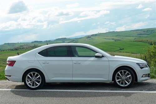 Skoda Superb 2015 Side Retouched