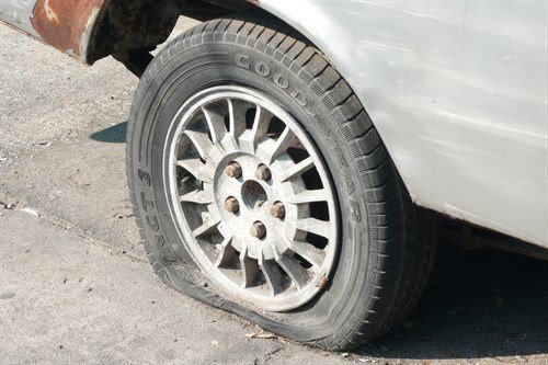 Tyre Flat Tyre 1 700 (1)