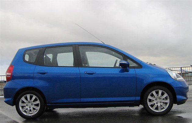 Hon Jazz 05 Side 700