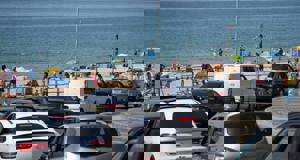 Heatwave 2022: UK drivers warned about overheating cars, tyre blowouts and melting roads